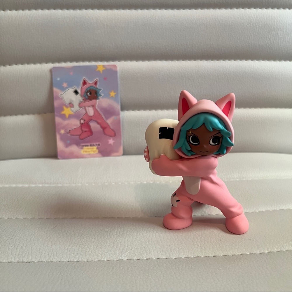 Pop Mart Lil Peach Riot Sleepover Frankie Pillow Fight Cat Figurine